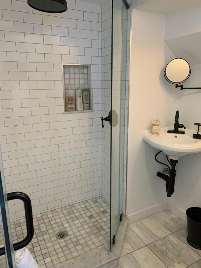 Sea Street Inn ハイアニス・ポート エクステリア 写真